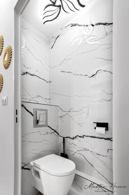 Gout De Luxe A Narbonne T3 Climatise, Spa, Parking Екстер'єр фото