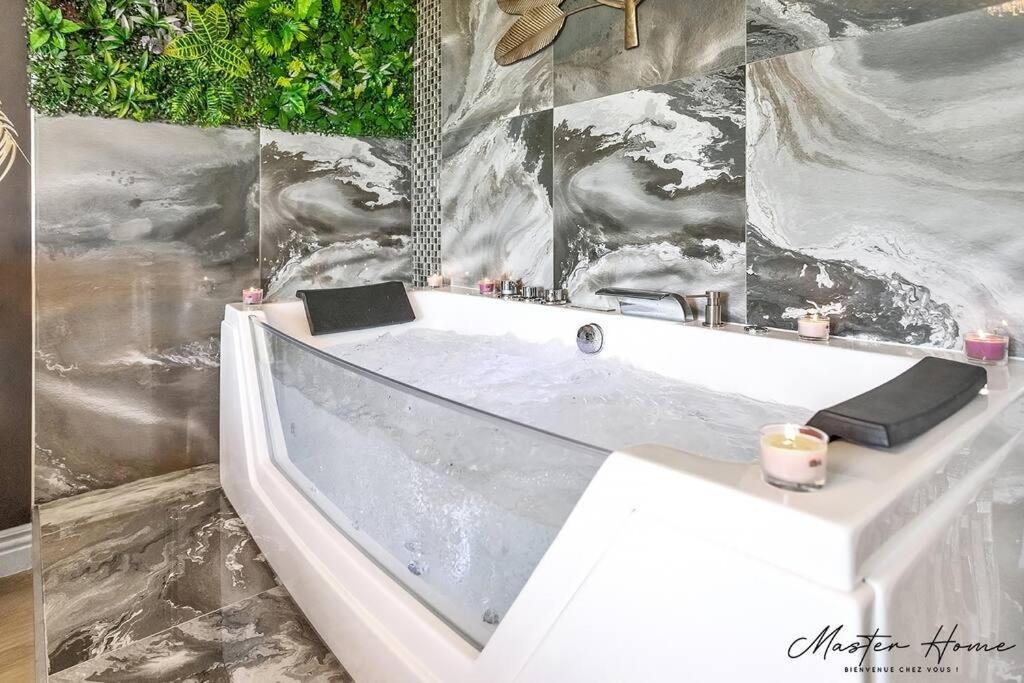 Gout De Luxe A Narbonne T3 Climatise, Spa, Parking Екстер'єр фото